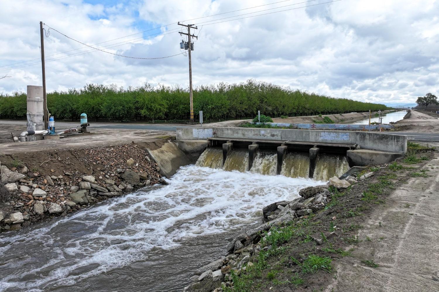 18000 Road 180, Strathmore, CA 93267