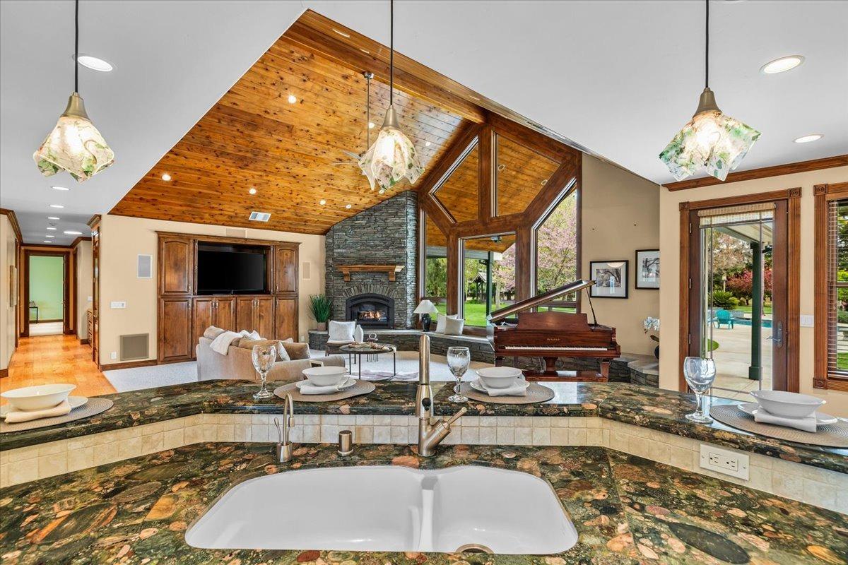 25926 Austin Rd, Ripon, CA 95366