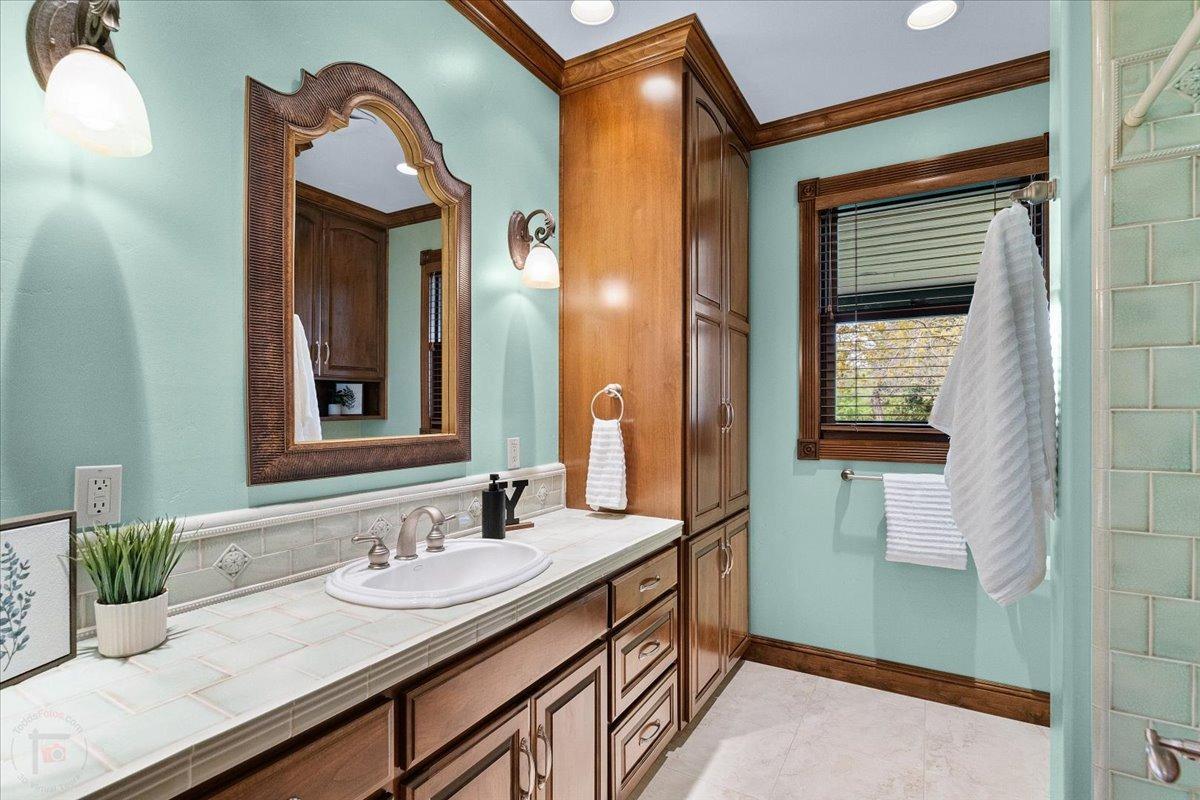 25926 Austin Rd, Ripon, CA 95366