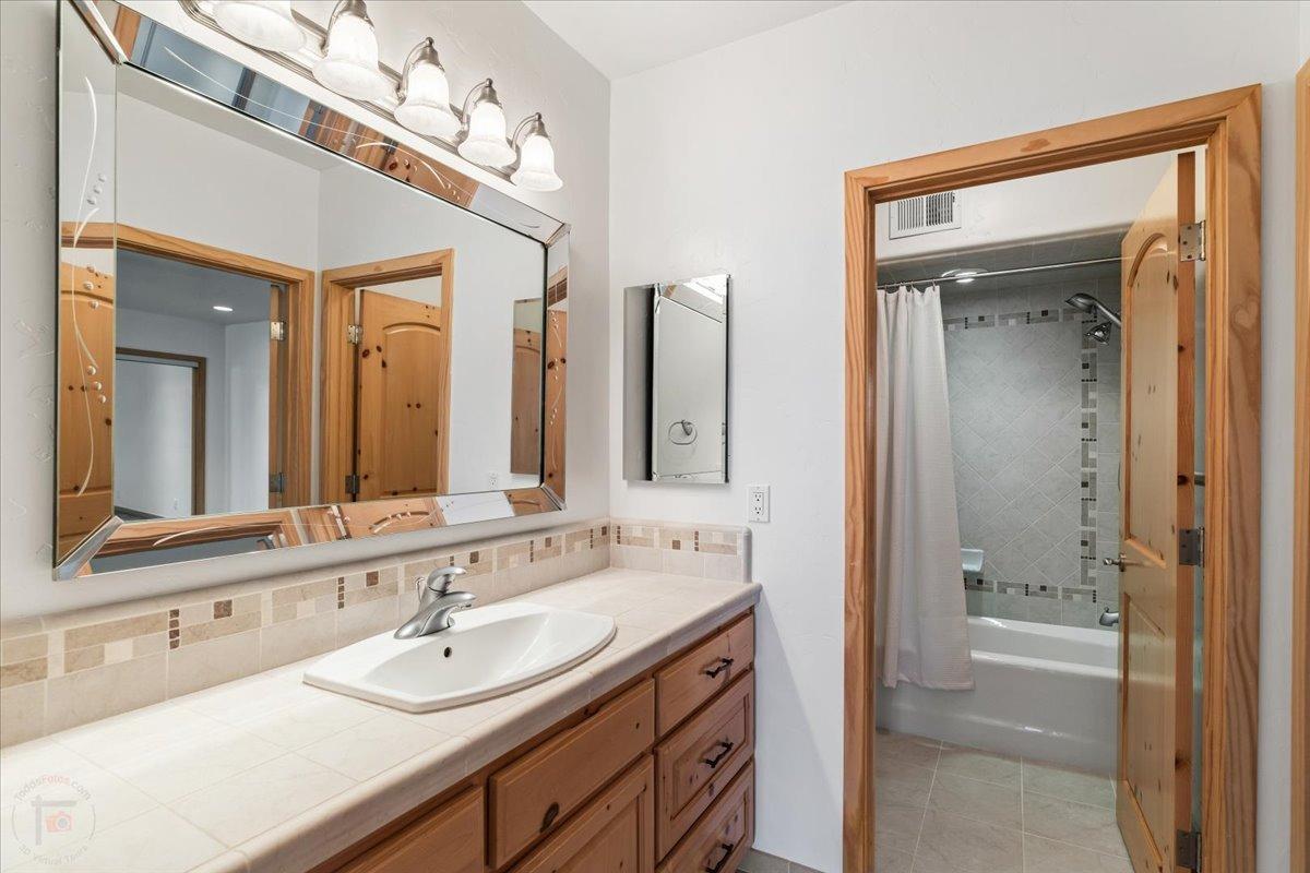 25926 Austin Rd, Ripon, CA 95366