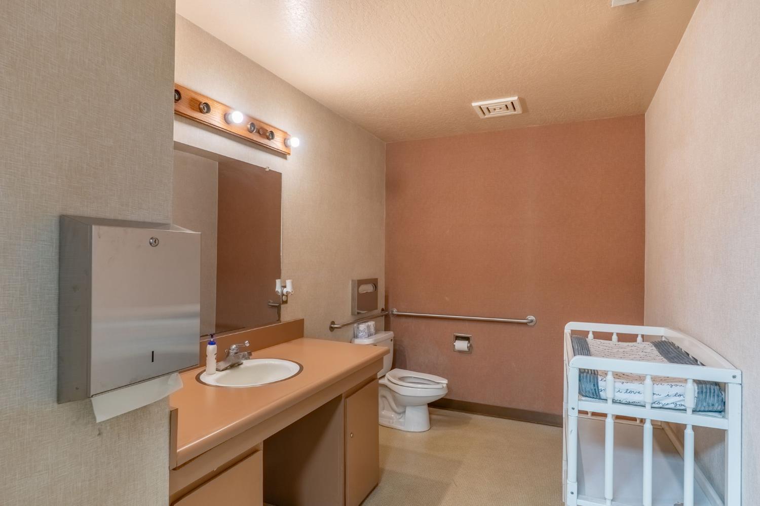 610 14th St, Modesto, CA 95354