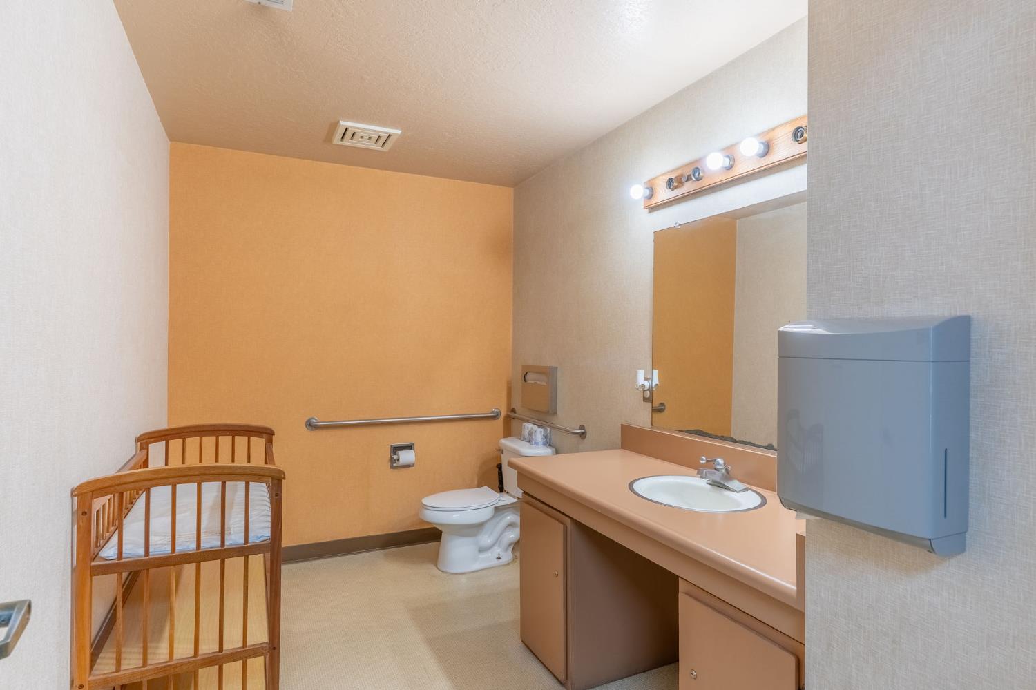 610 14th St, Modesto, CA 95354