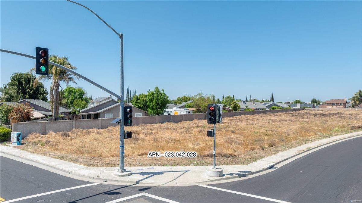 1 Hammatt Ave, Livingston, CA 95334