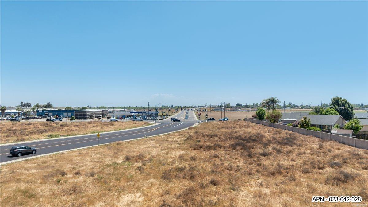 1 Hammatt Ave, Livingston, CA 95334