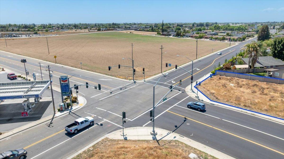 1 Hammatt Ave, Livingston, CA 95334