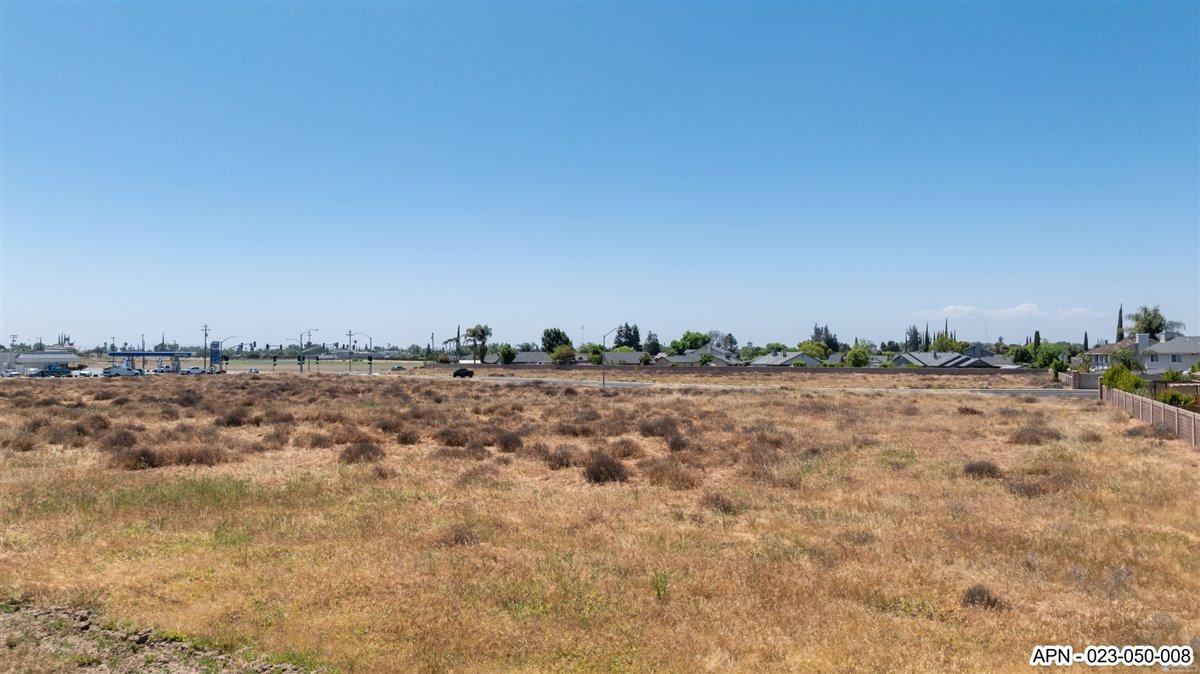 2 Hammett Ave, Livingston, CA 95334