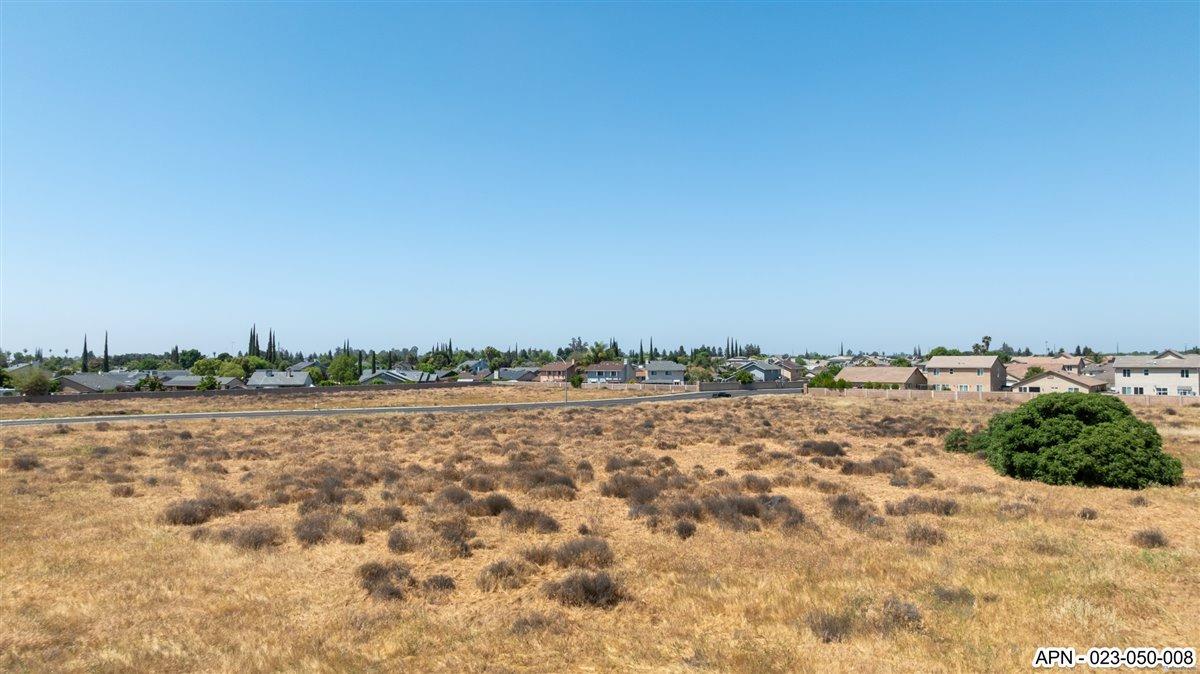2 Hammett Ave, Livingston, CA 95334