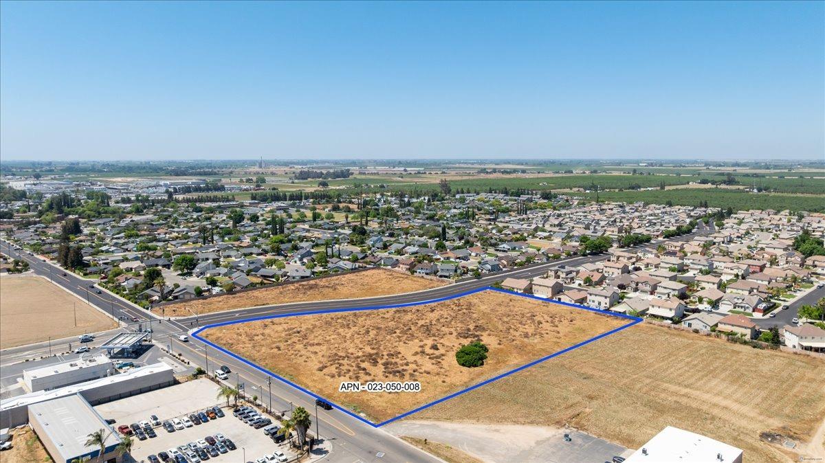 2 Hammett Ave, Livingston, CA 95334