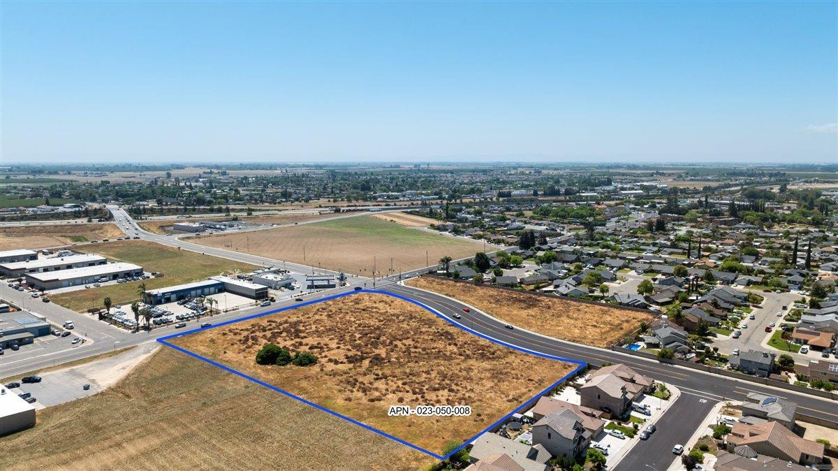 2 Hammett Ave, Livingston, CA 95334