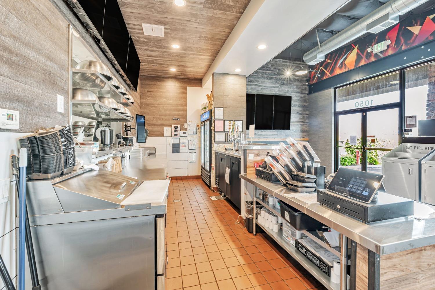 1050 W Monte Vista Ave, Turlock, CA 95382