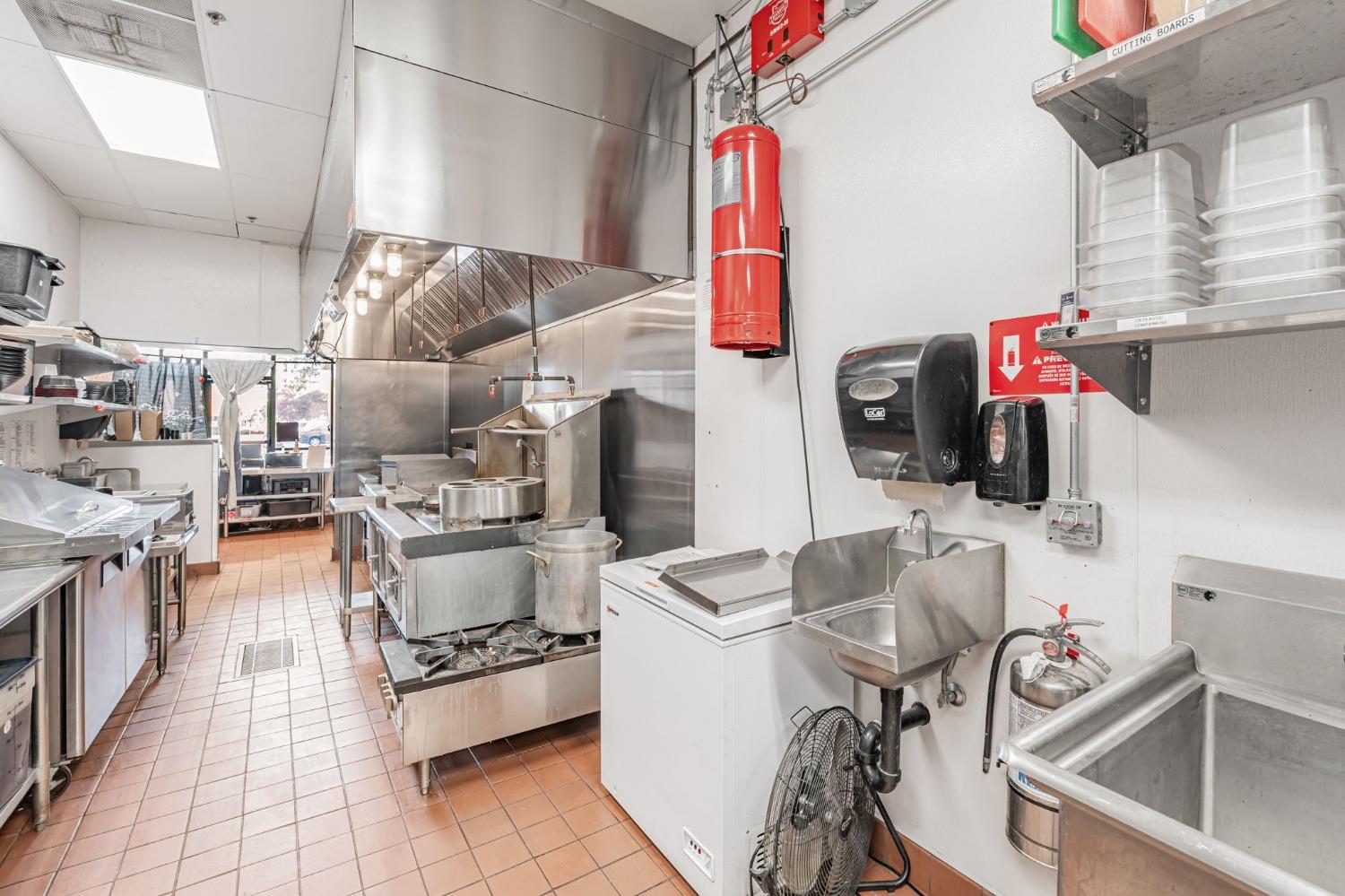 1050 W Monte Vista Ave, Turlock, CA 95382