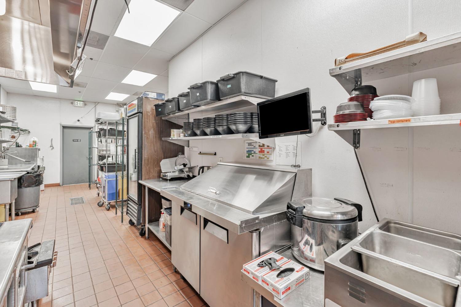 1050 W Monte Vista Ave, Turlock, CA 95382