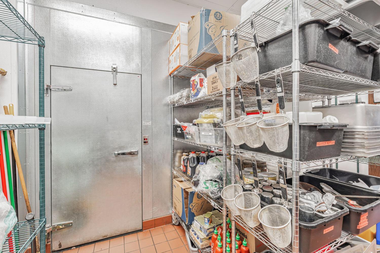 1050 W Monte Vista Ave, Turlock, CA 95382