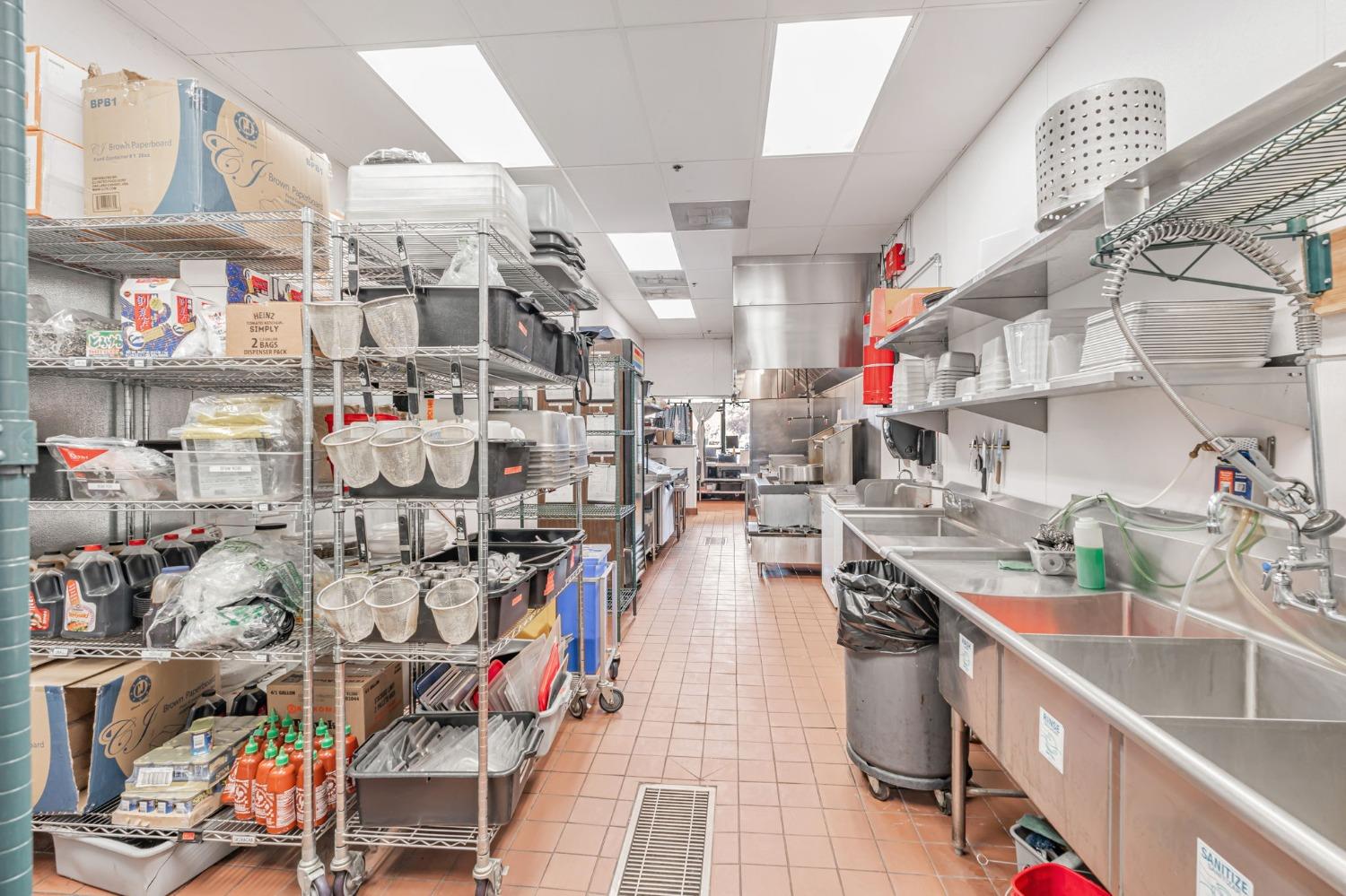 1050 W Monte Vista Ave, Turlock, CA 95382