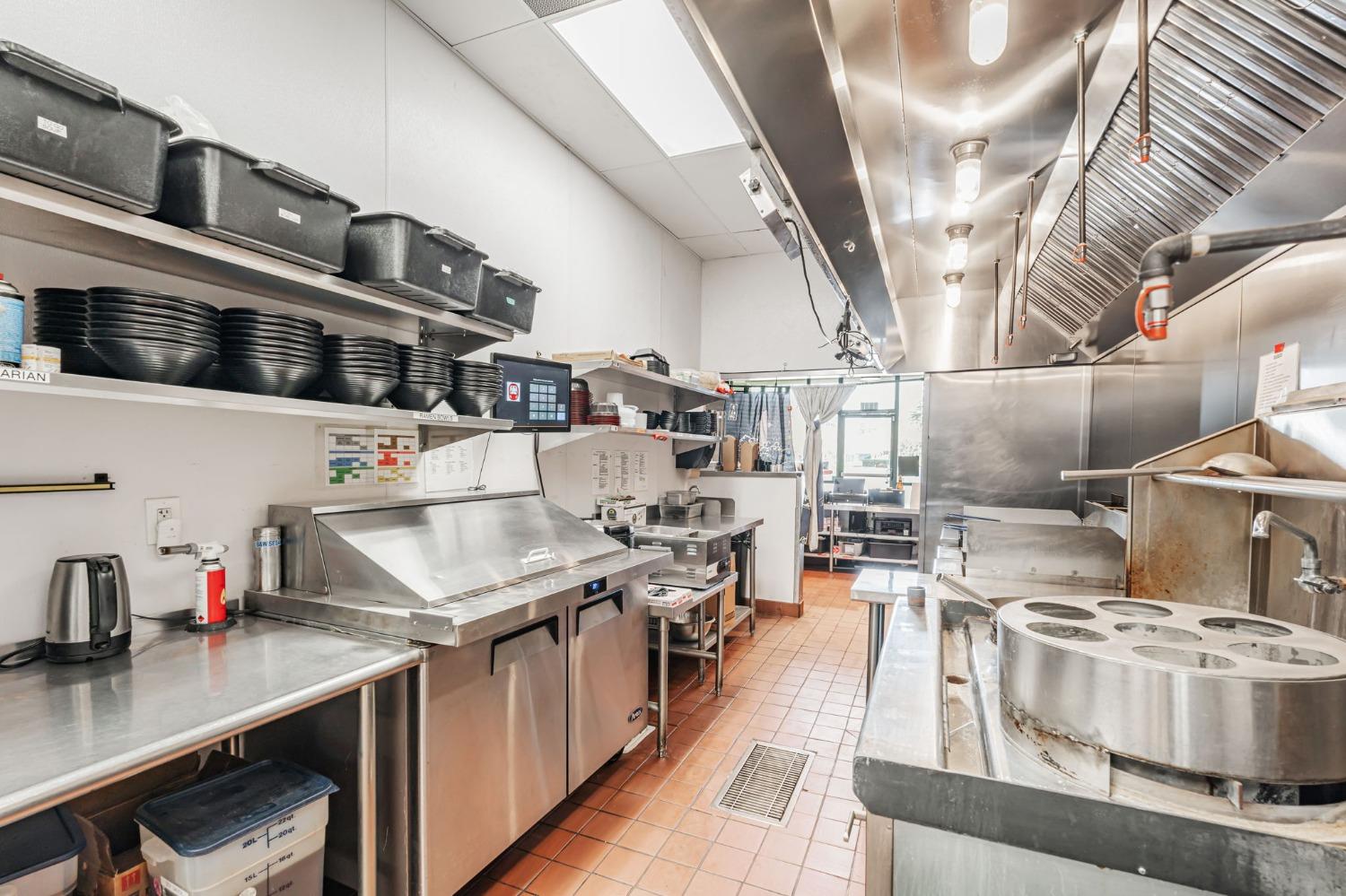 1050 W Monte Vista Ave, Turlock, CA 95382