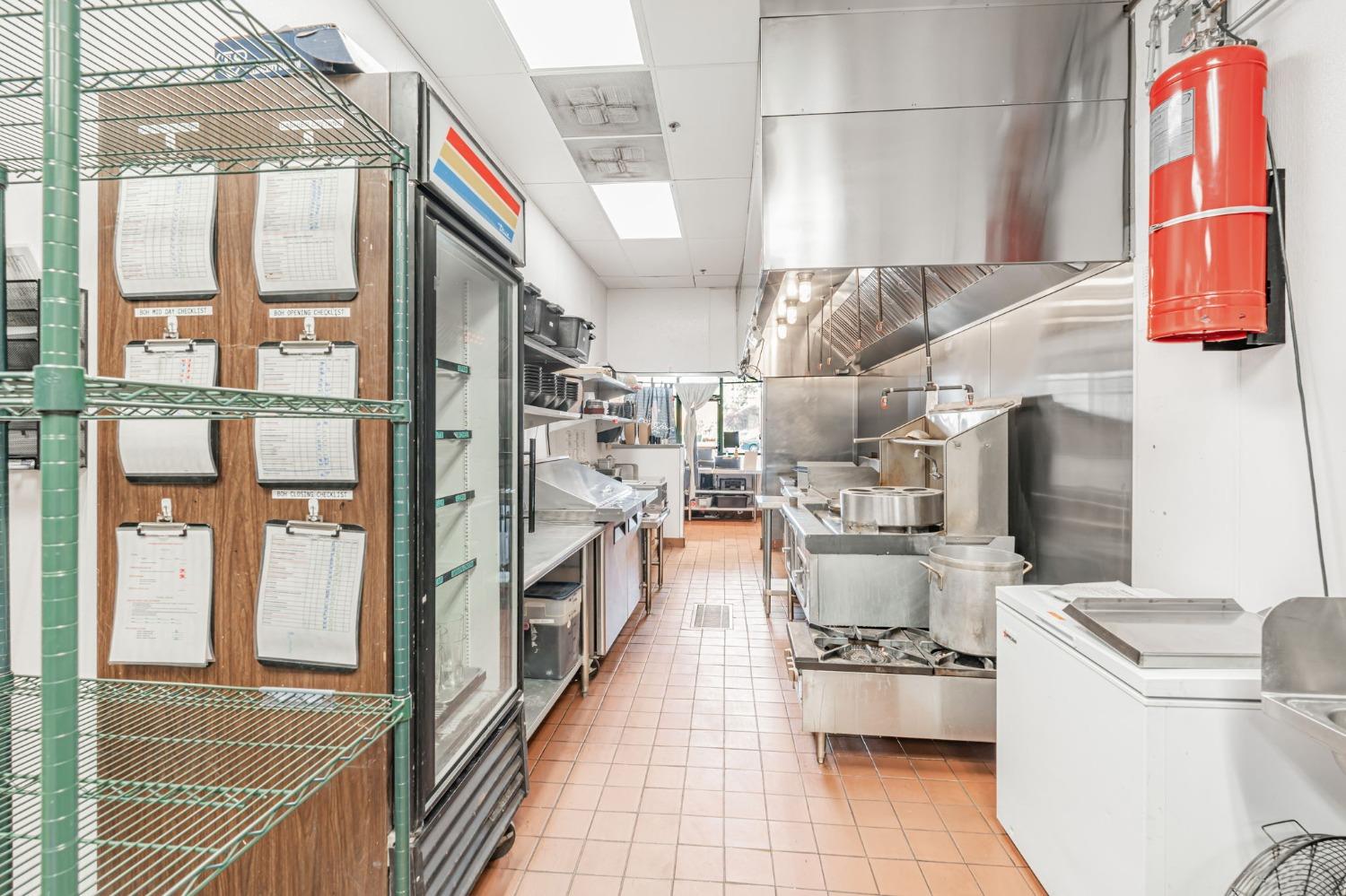 1050 W Monte Vista Ave, Turlock, CA 95382