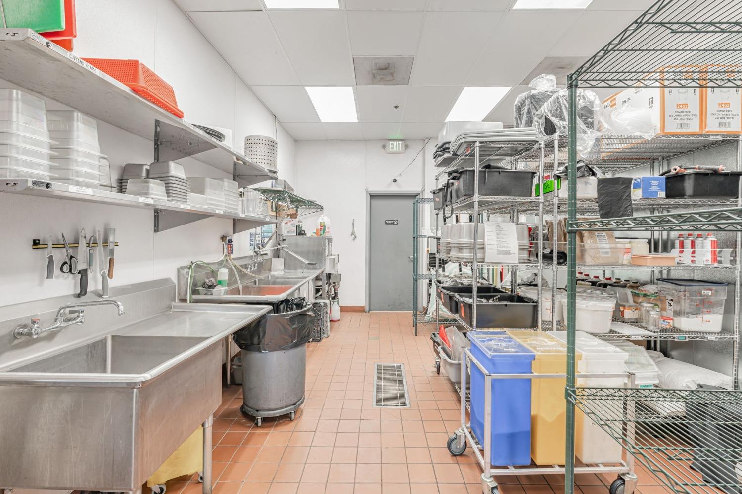 1050 W Monte Vista Ave, Turlock, CA 95382