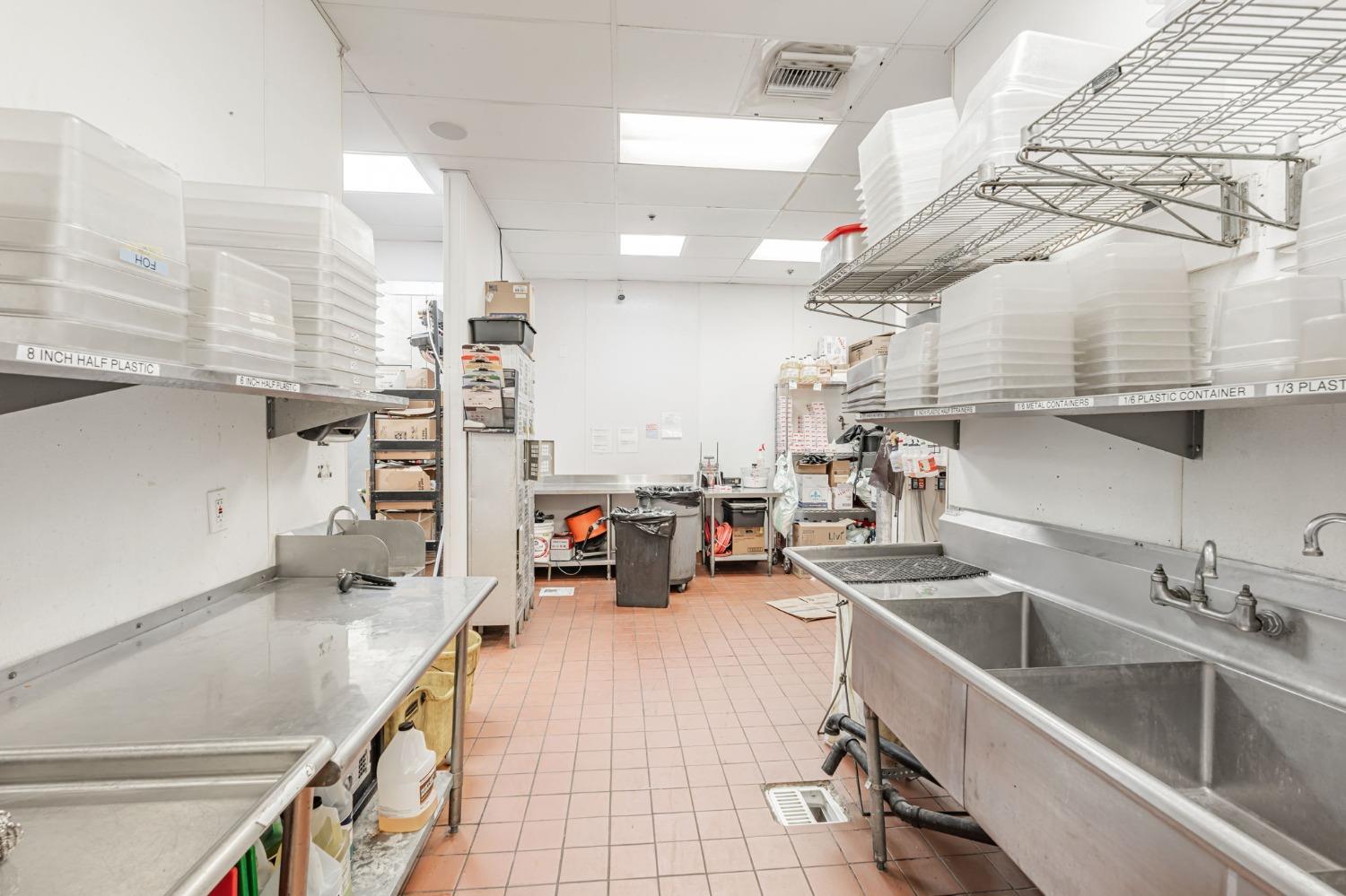 1050 W Monte Vista Ave, Turlock, CA 95382