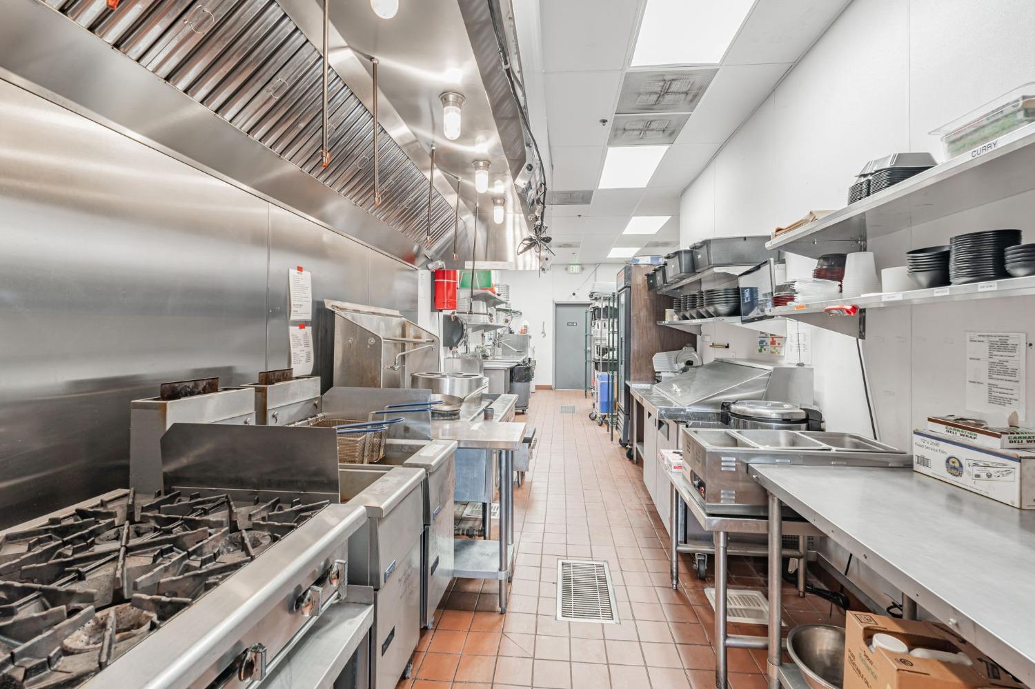 1050 W Monte Vista Ave, Turlock, CA 95382