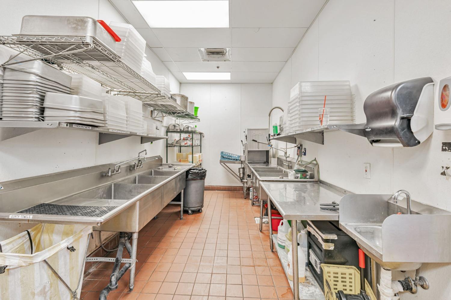 1050 W Monte Vista Ave, Turlock, CA 95382