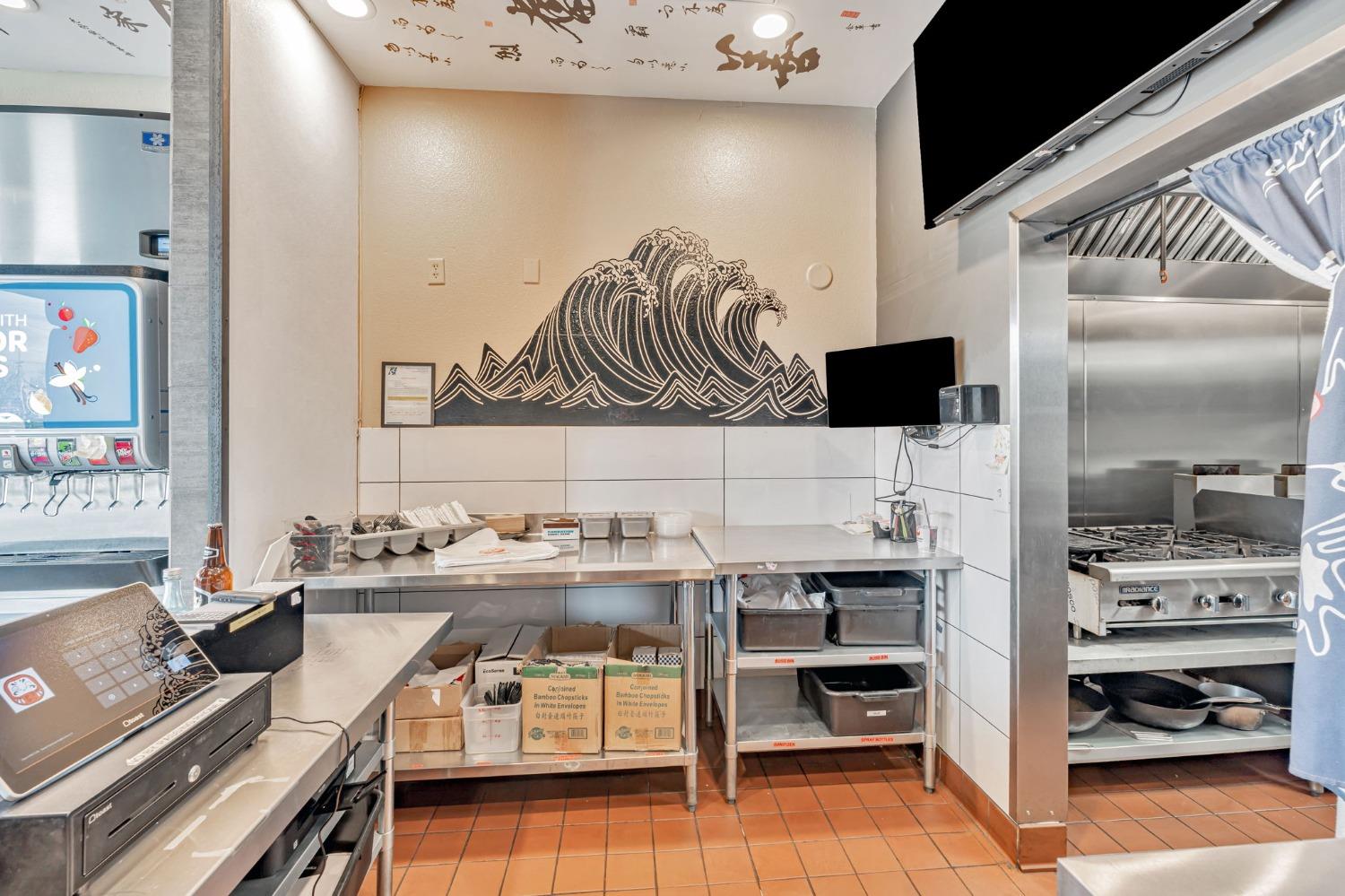 1050 W Monte Vista Ave, Turlock, CA 95382