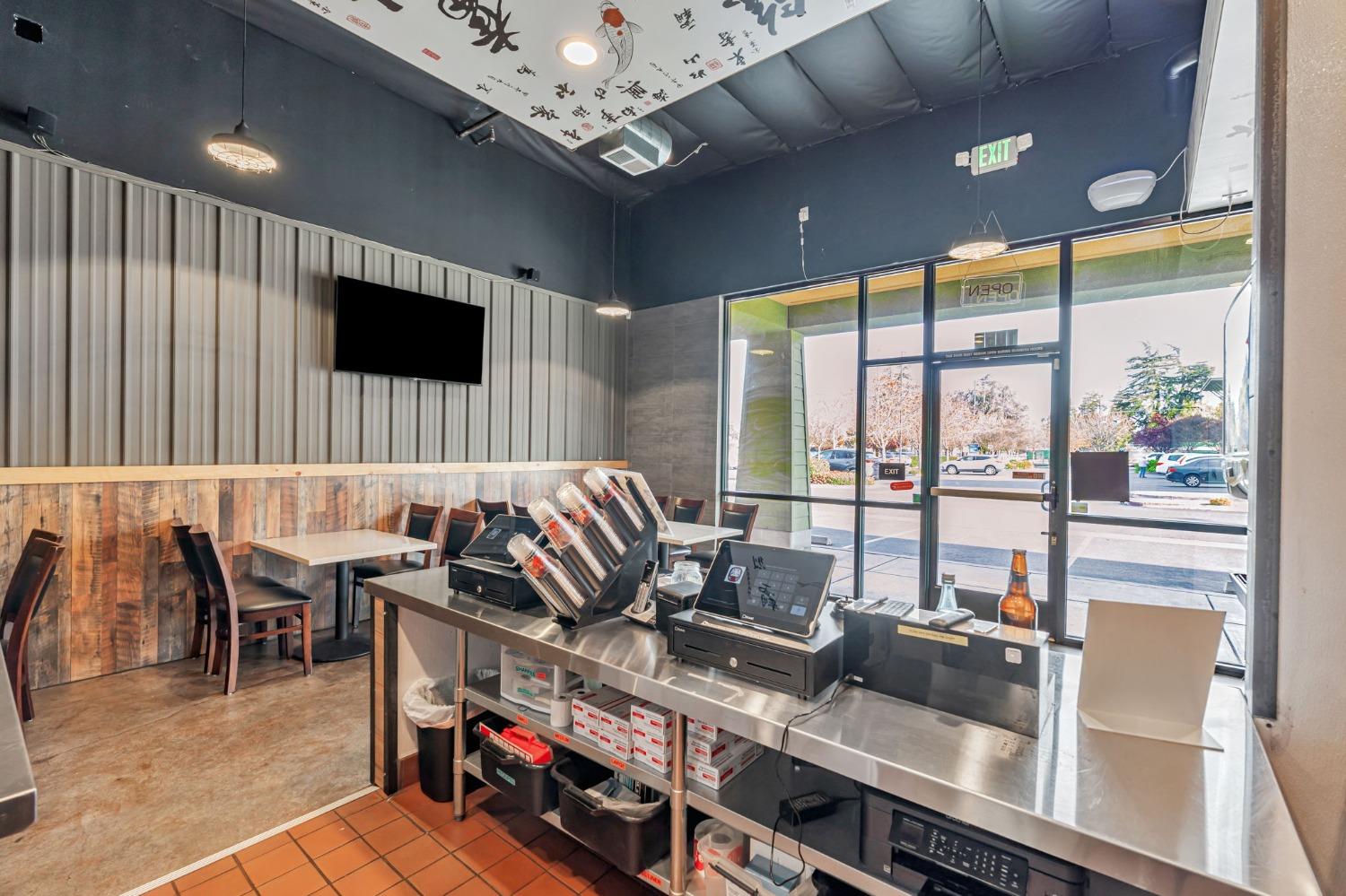 1050 W Monte Vista Ave, Turlock, CA 95382