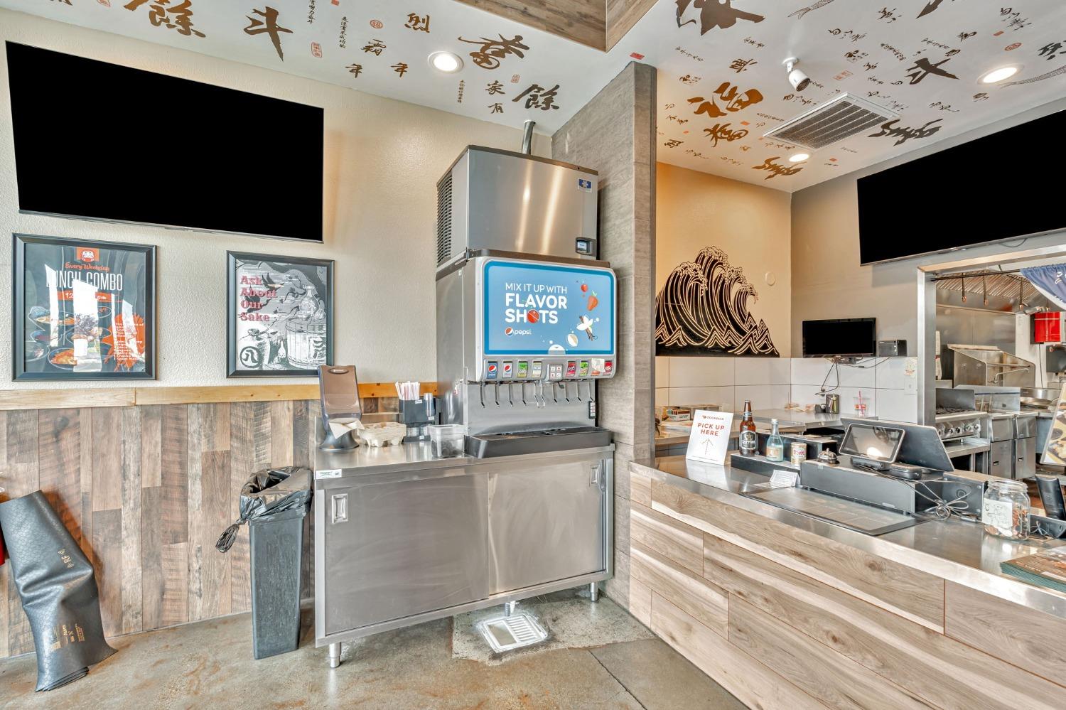 1050 W Monte Vista Ave, Turlock, CA 95382