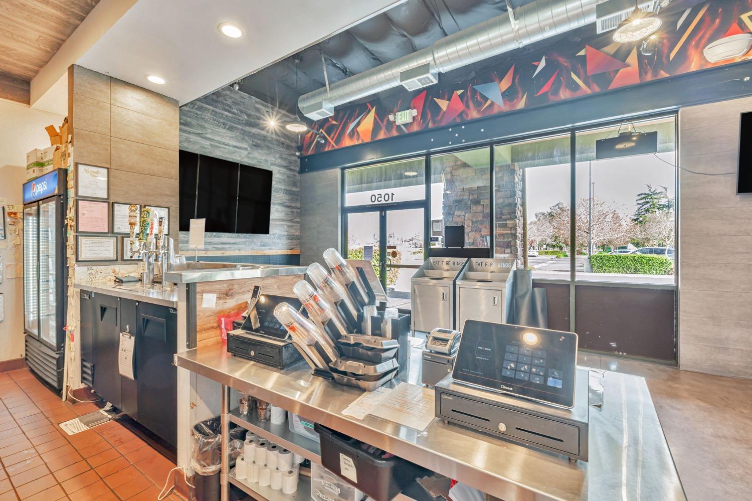 1050 W Monte Vista Ave, Turlock, CA 95382