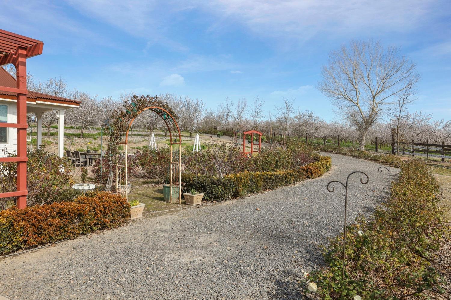 10031 Frankenheimer Rd, Oakdale, CA 95361