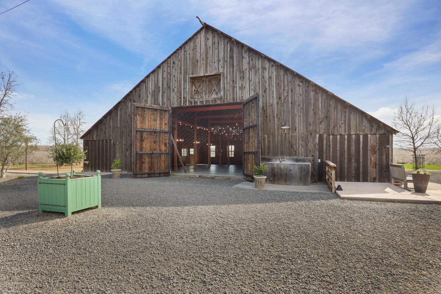 10031 Frankenheimer Rd, Oakdale, CA 95361