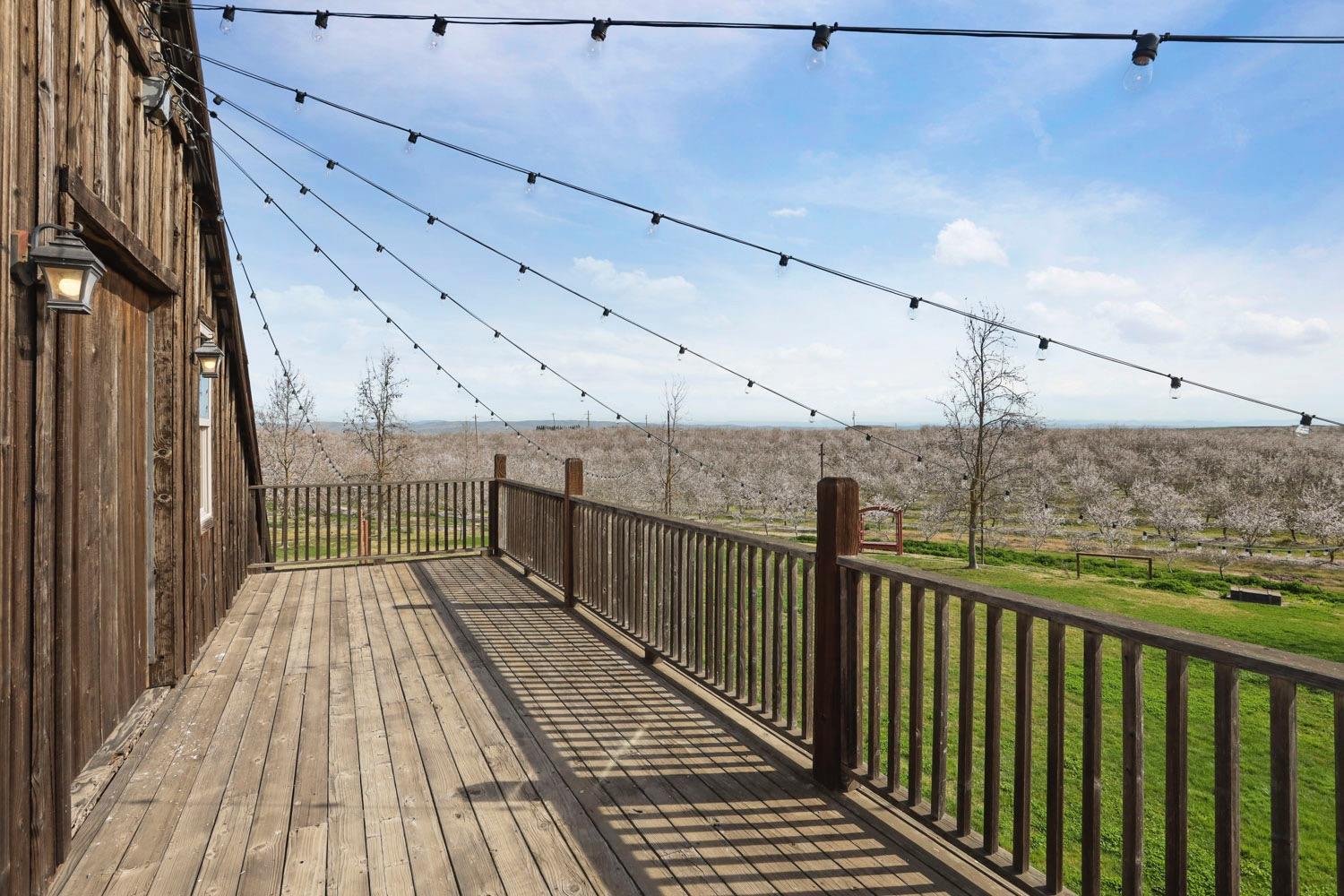 10031 Frankenheimer Rd, Oakdale, CA 95361