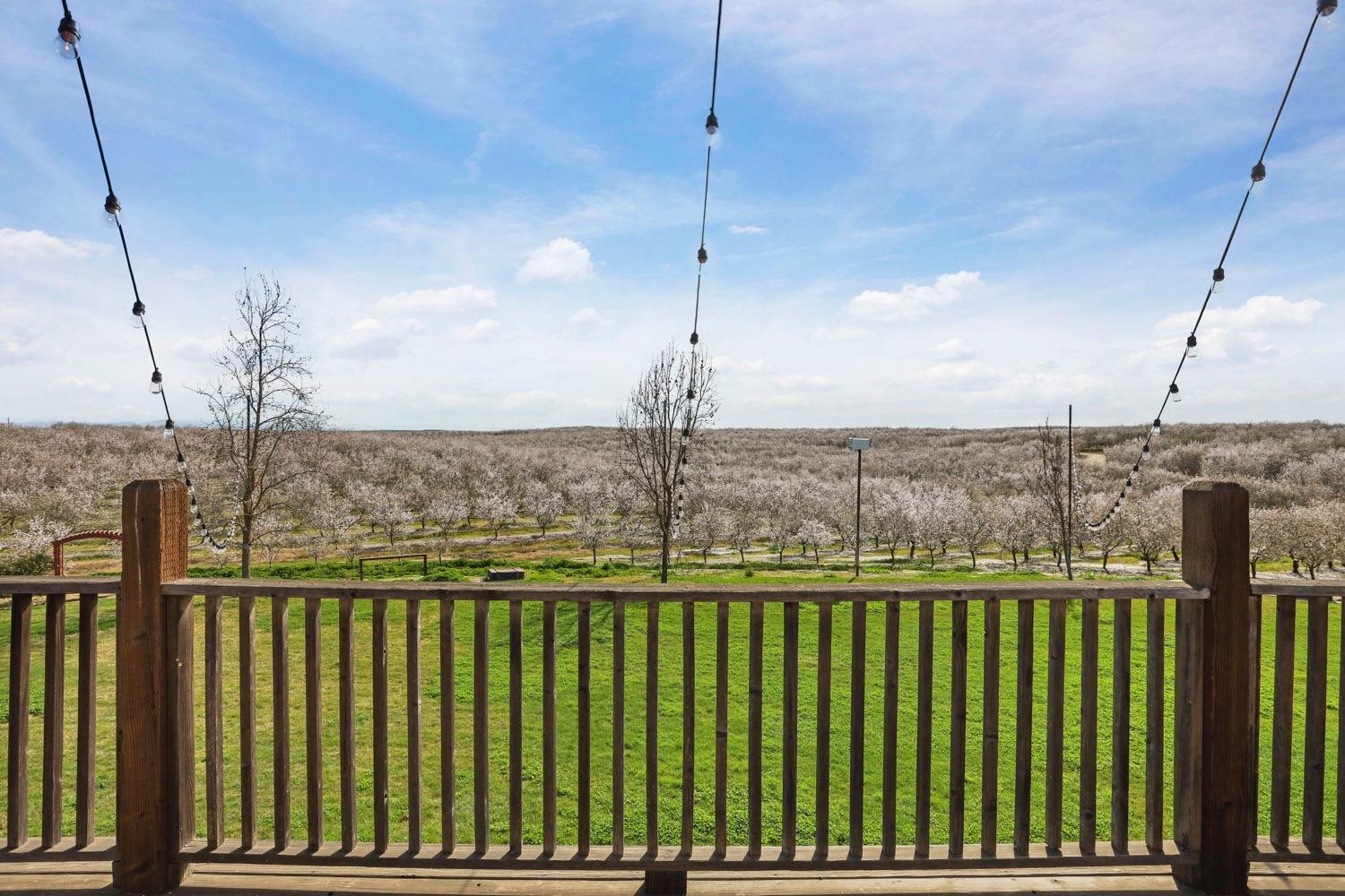 10031 Frankenheimer Rd, Oakdale, CA 95361