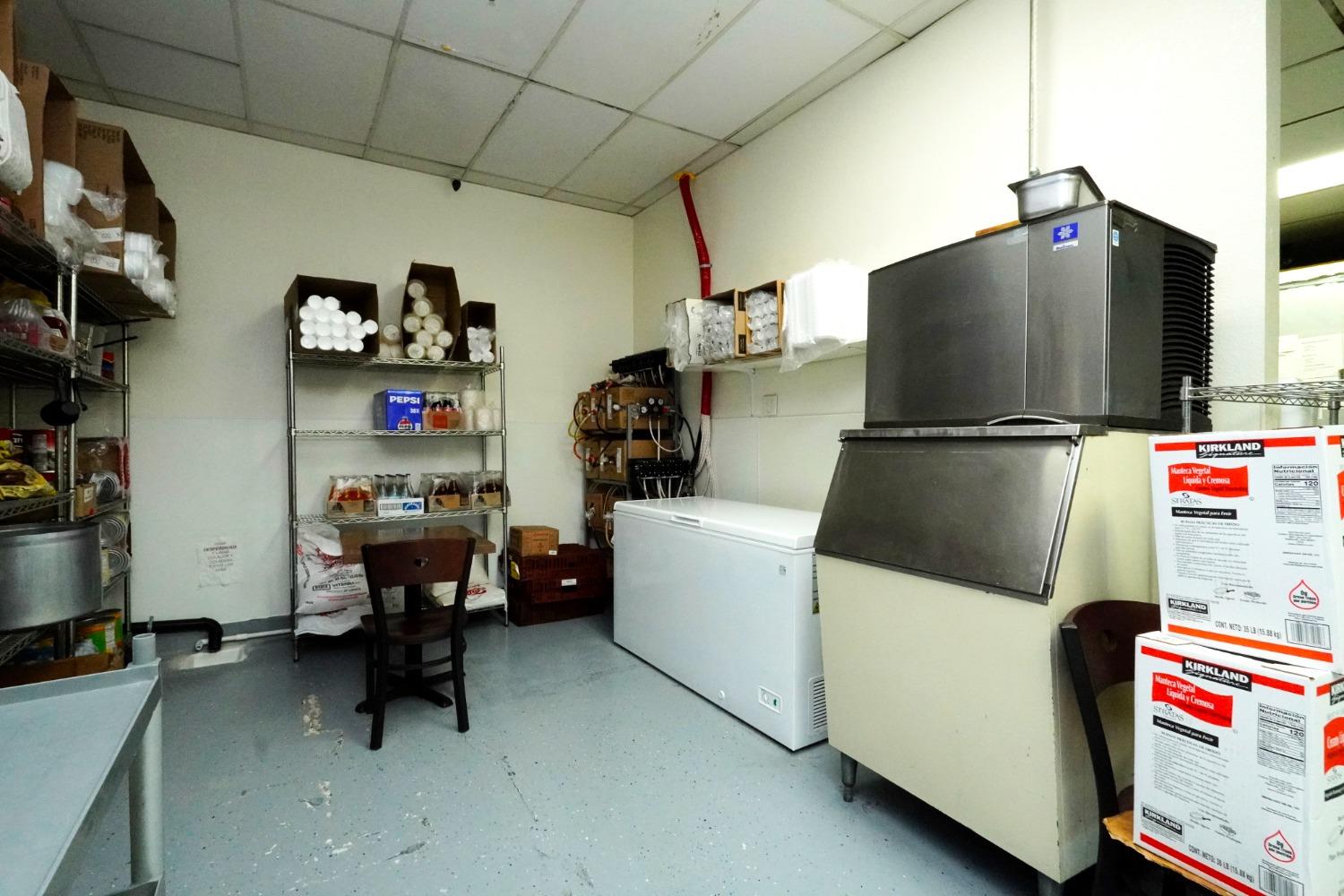 3050 W Shaw Ave #111, Fresno, CA 93711