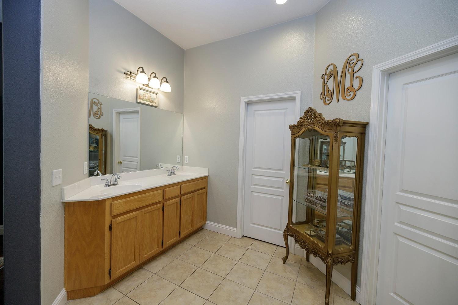 1709 Seven Falls, Modesto, CA 95355