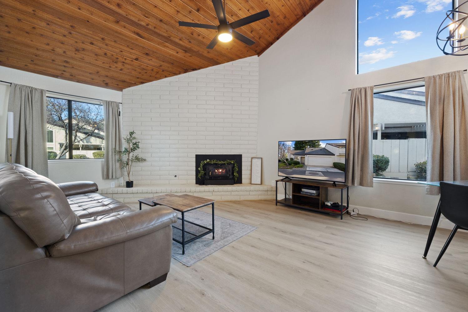 1118 Cedar Creek Dr #85, Modesto, CA 95355