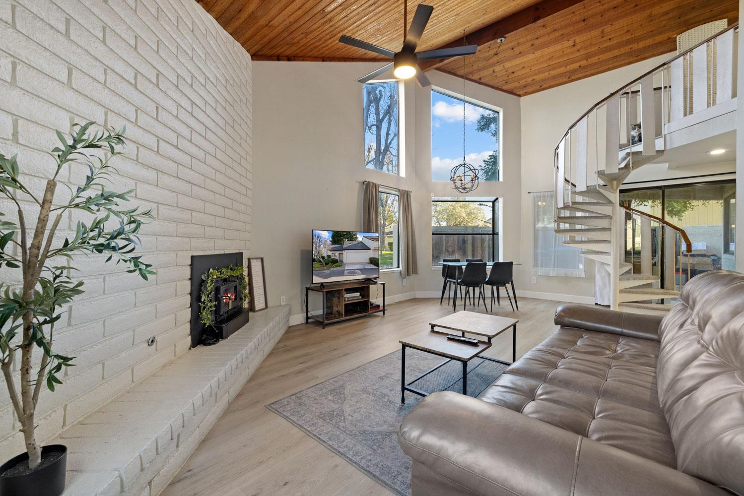 1118 Cedar Creek Dr #85, Modesto, CA 95355