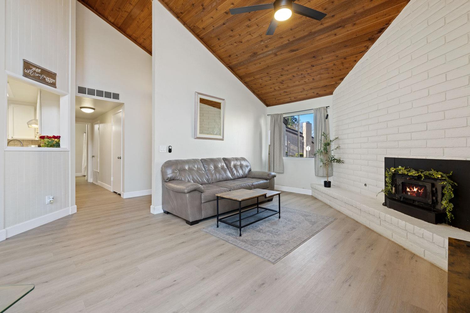 1118 Cedar Creek Dr #85, Modesto, CA 95355