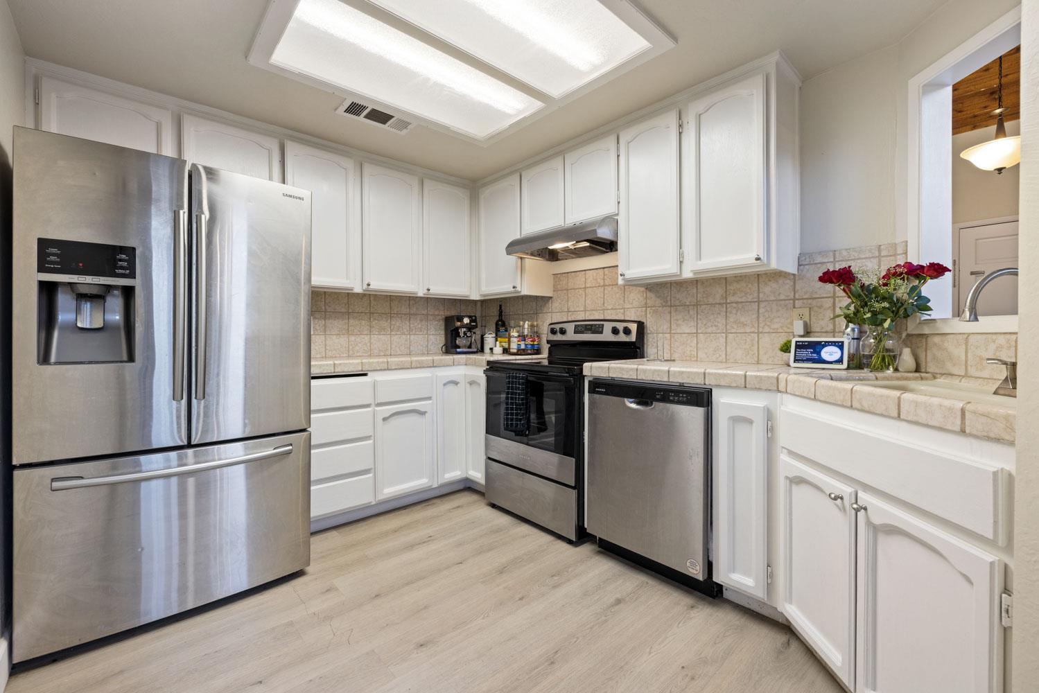 1118 Cedar Creek Dr #85, Modesto, CA 95355