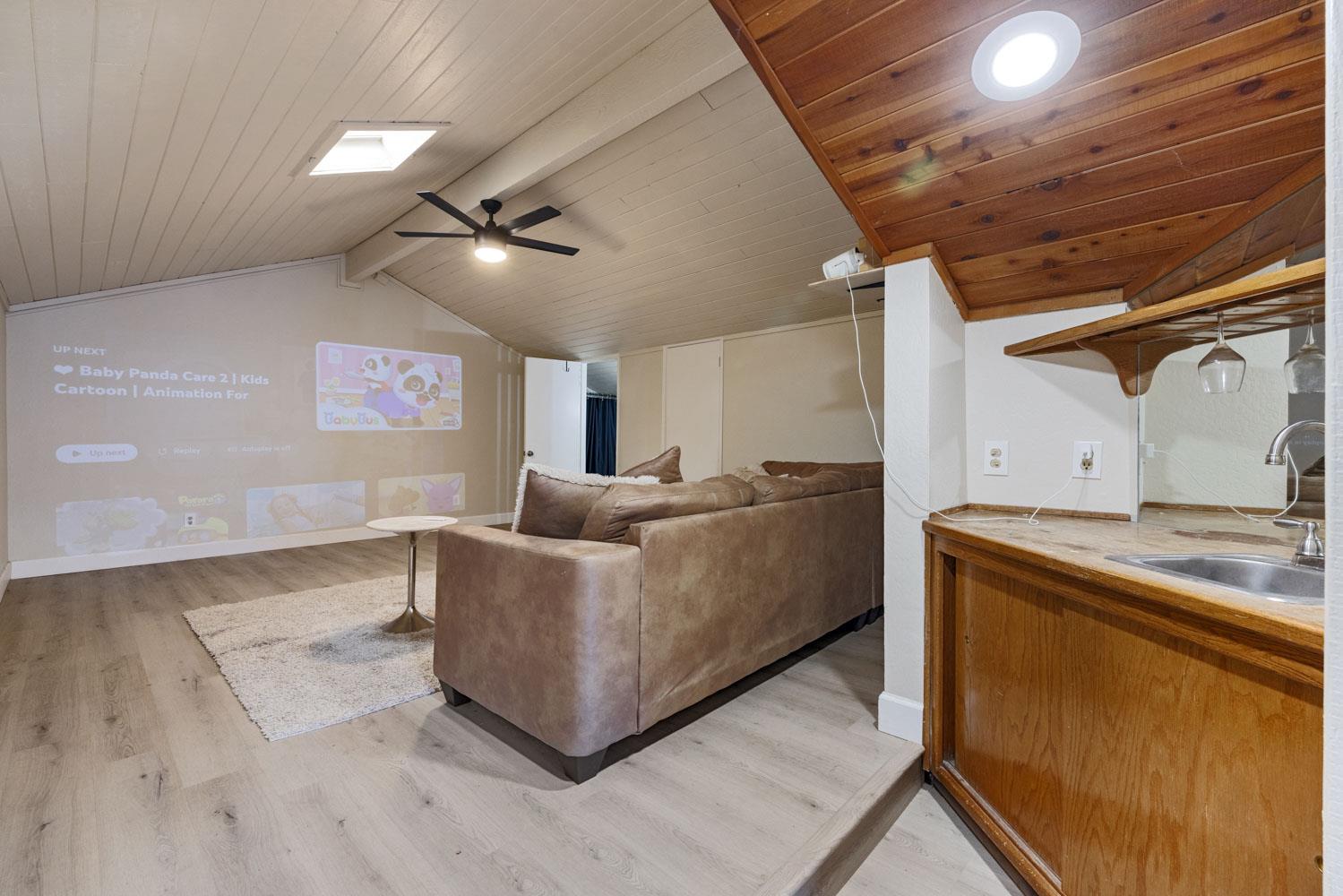 1118 Cedar Creek Dr #85, Modesto, CA 95355