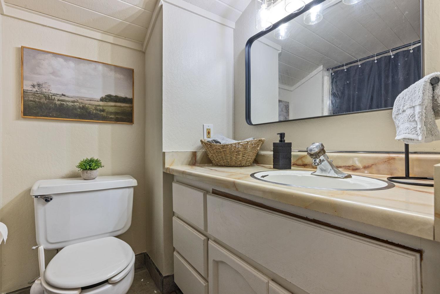 1118 Cedar Creek Dr #85, Modesto, CA 95355