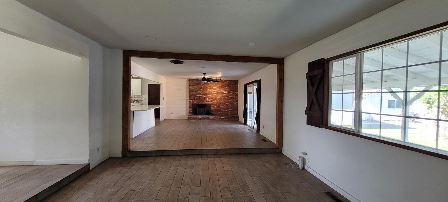 11430 Walnut Ave, Oakdale, CA 95361