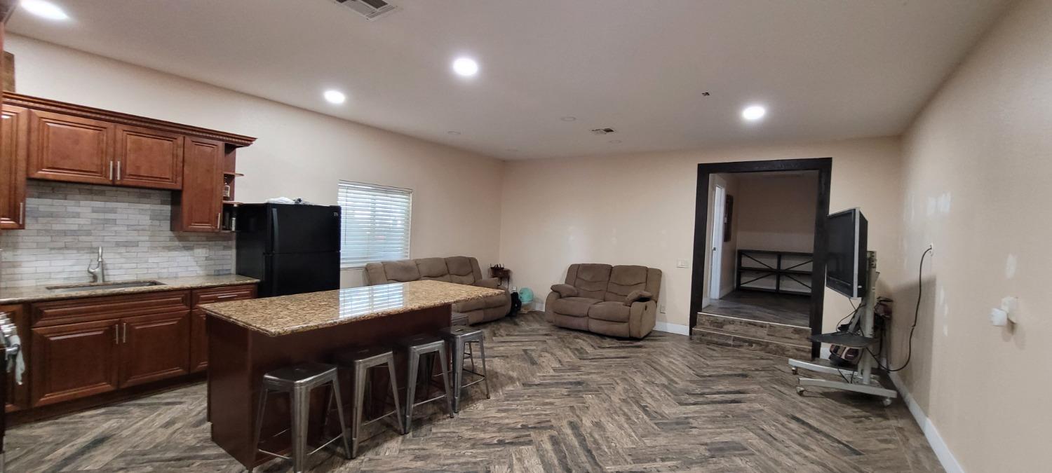 11430 Walnut Ave, Oakdale, CA 95361