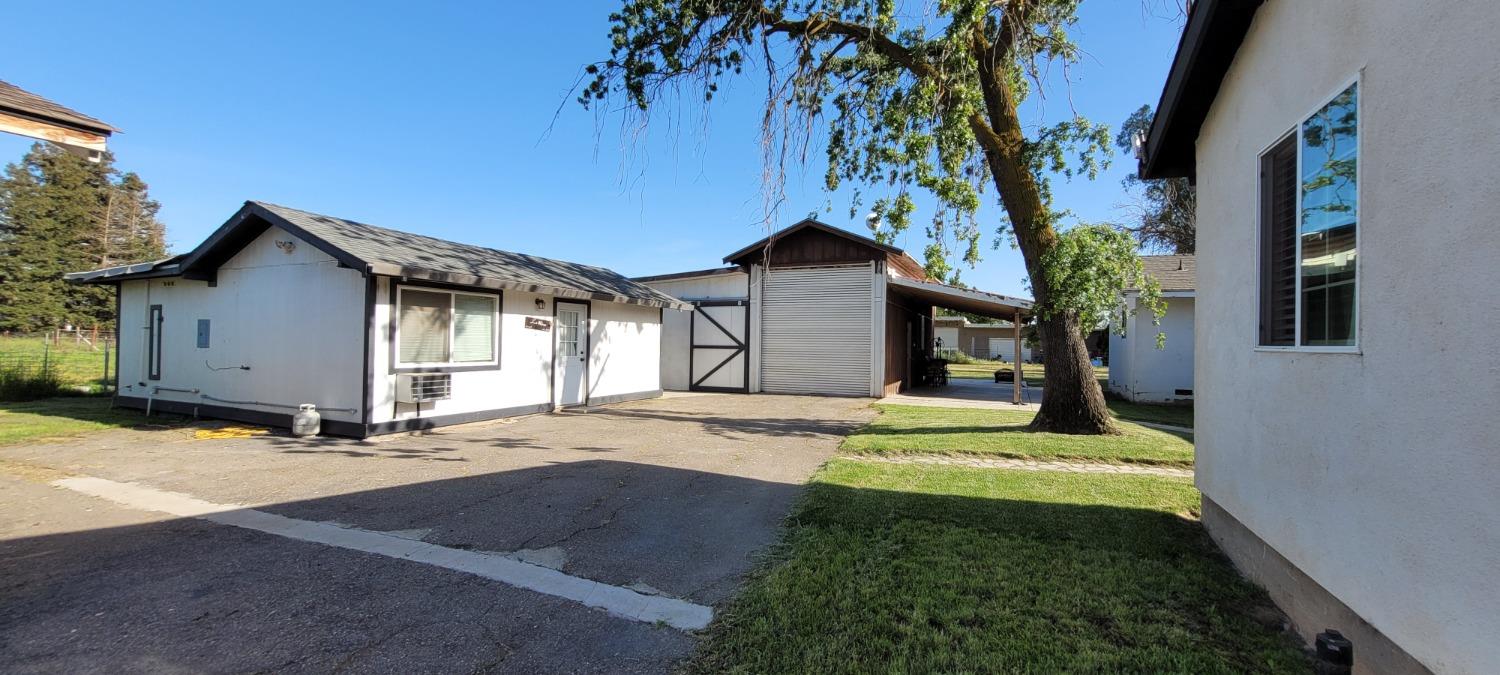 11430 Walnut Ave, Oakdale, CA 95361