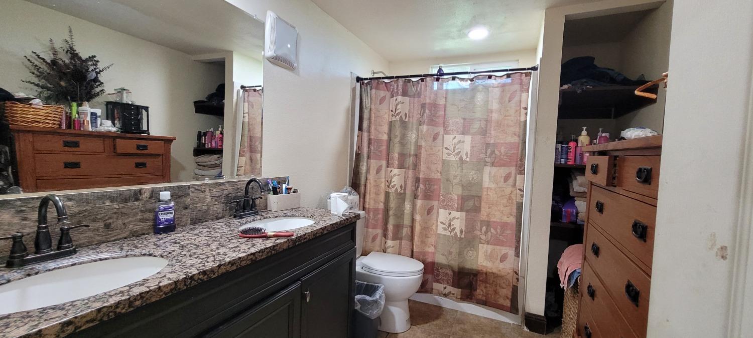 11430 Walnut Ave, Oakdale, CA 95361