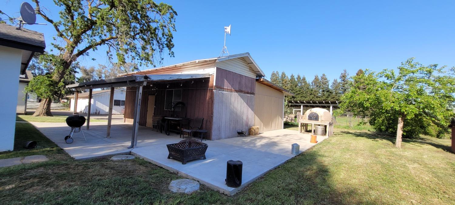 11430 Walnut Ave, Oakdale, CA 95361