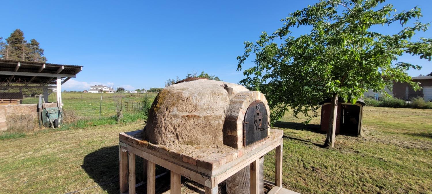 11430 Walnut Ave, Oakdale, CA 95361