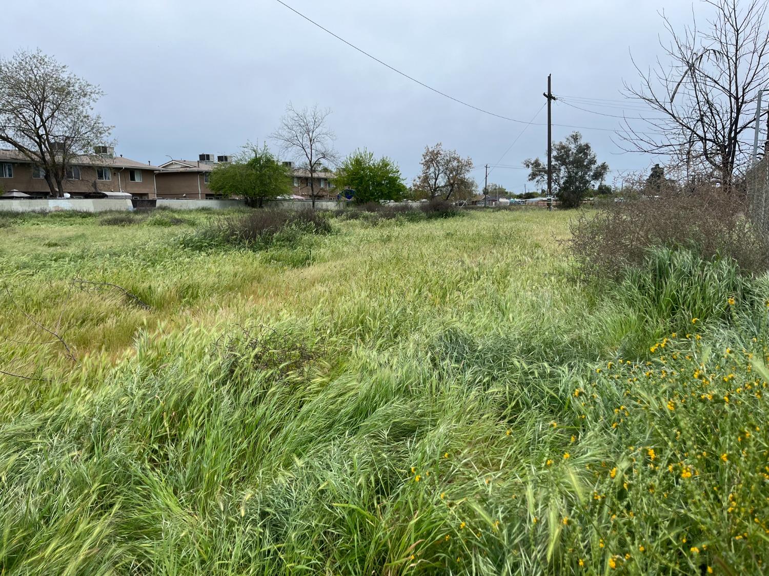 1013 E Yosemite Ave, Madera, CA 93638