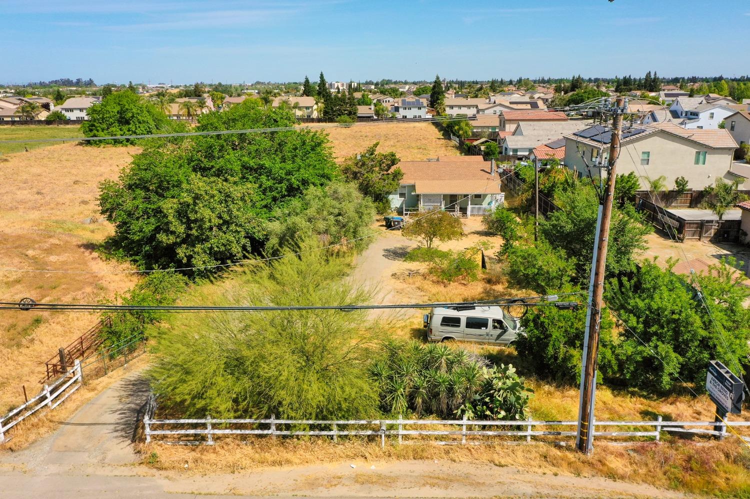 1957 W Woodward Ave, Manteca, CA 95337