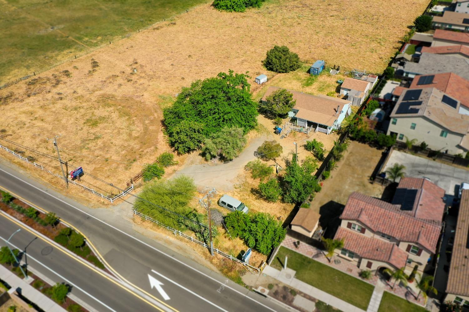 1957 W Woodward Ave, Manteca, CA 95337