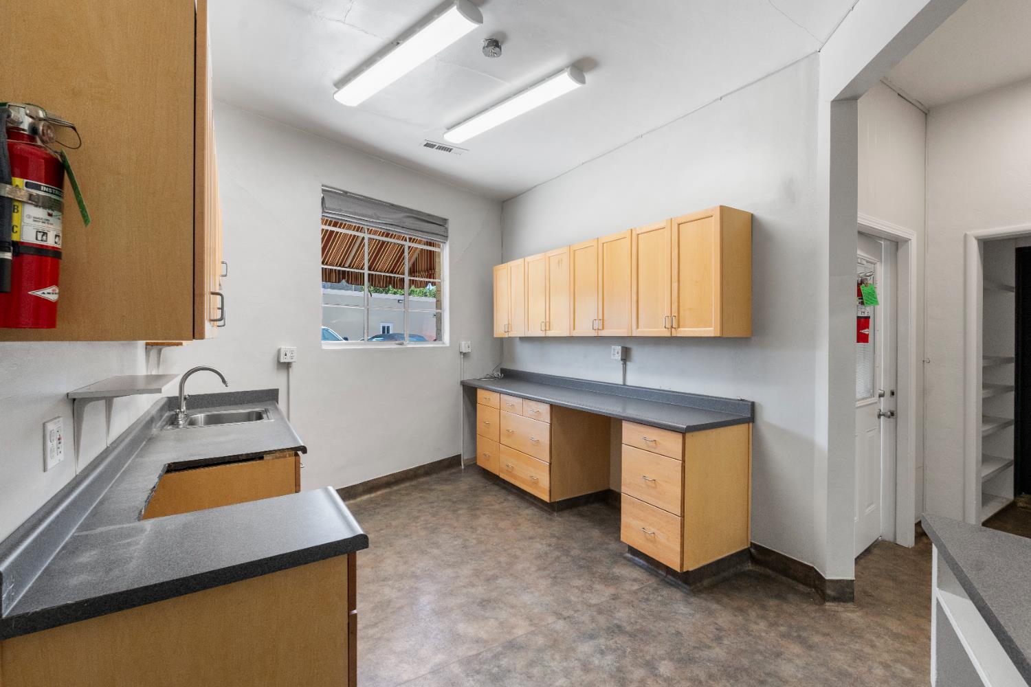 24 S 3rd St, Patterson, CA 95363